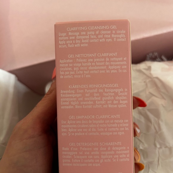Kylie Skin Clarifying Cleansing Gel - Picture 2 of 2